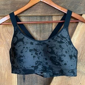 Women’s Under Armor continuum mid sports bra sz L